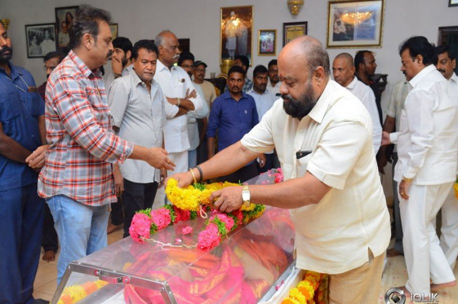 Celebrities-Pay-Homage-to-Vijaya-Nirmala-Garu